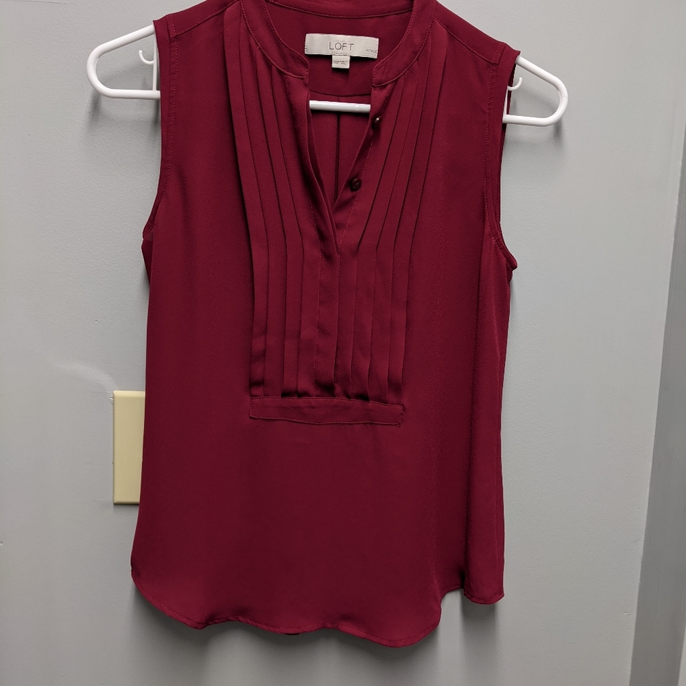 Loft Burgundy sleeveless blouse 17 1/2" PTP pleats buttons flowy Christmas